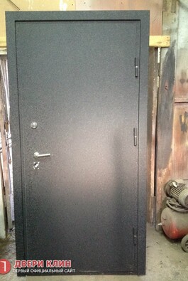 Дачная дверь эконом класса с антивандальным покрытием