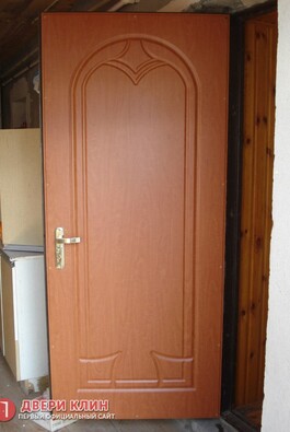 Входная дверь с МДФ цвета миланский орех