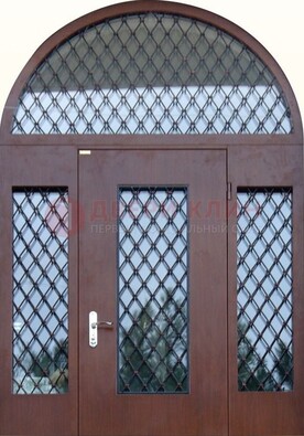 Крепкая стальная арочная дверь со стеклом и ковкой ДА-21 в Зеленограде