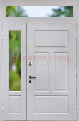 Белая полуторная железная дверь со стеклом и фрамугами ДФГ-10 в Костроме
