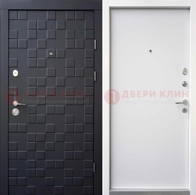 Темная входная дверь с белой МДФ внутри ДМ-222 в Зеленограде