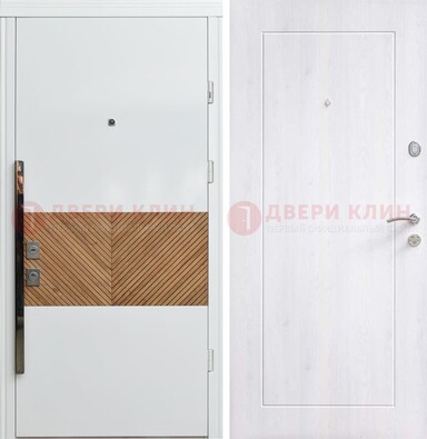 Белая железная дверь МДФ горизонтальной вставкой ДМ-265 в Зеленограде