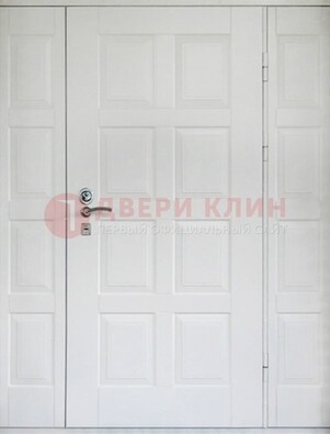 Белая входная дверь для коттеджа с МДФ ДМ-536 в Зеленограде
