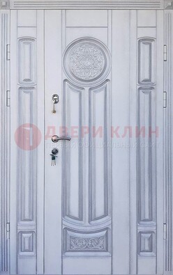Белая двухстворчатая дверь с массивом дуба ДМД-72 в Зеленограде