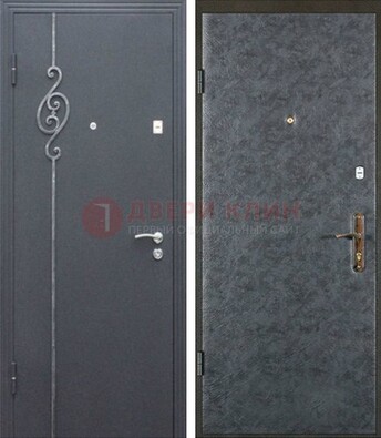Серая стальная дверь с порошковым окрасом и ковкой ДП-109 в Зеленограде