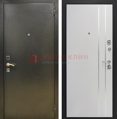 Железная темная дверь с порошковым покрытием и белая МДФ с молдингами  ДП-296 в Зеленограде