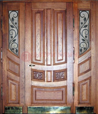 Парадная дверь со стеклом и ковкой ДПР-35 для загородного дома в Зеленограде