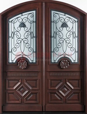 Арочная коричневая парадная дверь ДПР-66 в Зеленограде