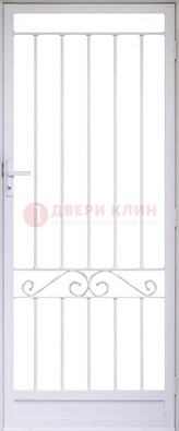 Белая стальная решетчатая дверь с волютами ДР-30 в Зеленограде