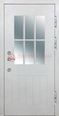 Белая уличная дверь со стеклом ДС-30 в Зеленограде
