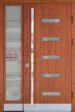 Коричневая металлическая дверь со стеклом ДС-72 в Зеленограде