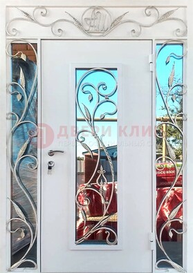 Белая входная дверь порошок со стеклом и ковкой ДСК-165 в Зеленограде