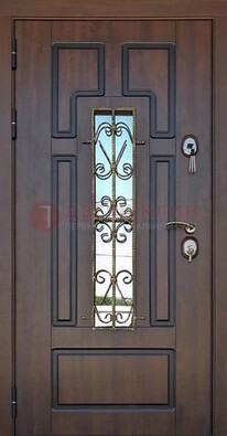 Уличная дверь со стеклом и ковкой в коричневом цвете ДСК-181 в Истре
