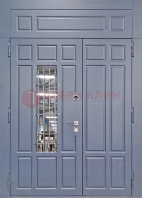 Серая двухстворчатая дверь Винорит со стеклом и ковкой ДСК-234 RAL 7024 в Зеленограде