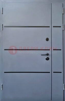 Серая металлическая тамбурная дверь с молдингами ДТМ-42 в Зеленограде