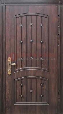 Коричневая уличная дверь с виноритом для дома ДВТ-235 в Зеленограде