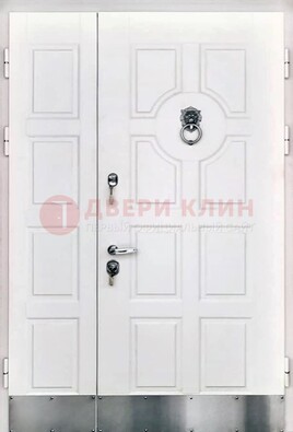 Белая входная дверь с виноритом ДВТ-246 в Зеленограде