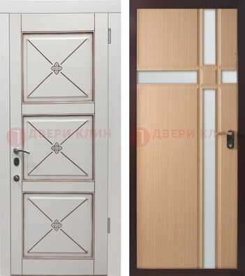 Белая уличная дверь с зеркальными вставками внутри ДЗ-94 в Зеленограде