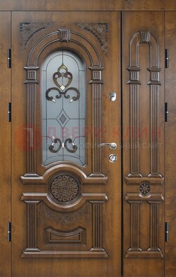 Коричневая двухстворчатая железная дверь с МДФ и витражом ВЖ-32 в Зеленограде